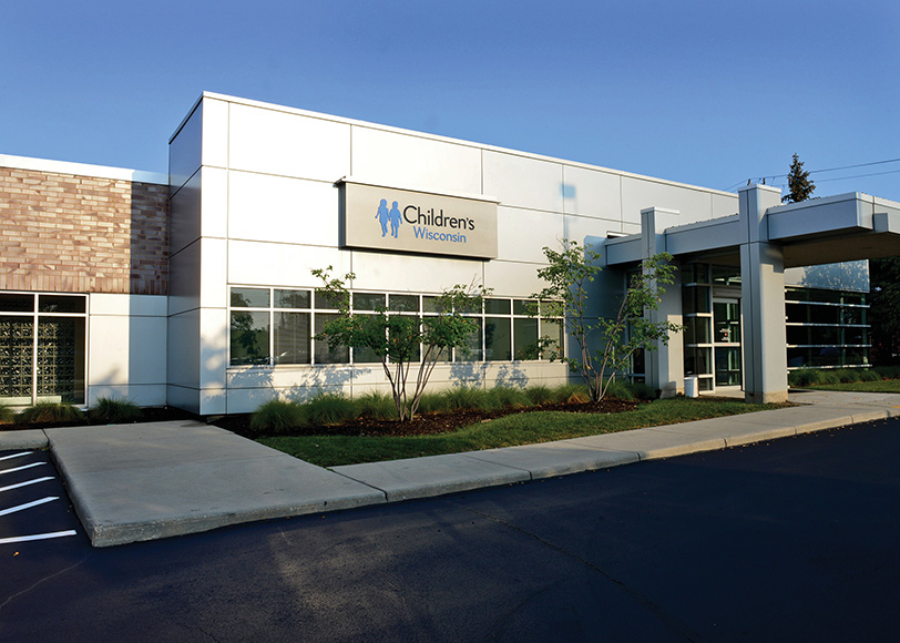 An exterior photo of Children's Wisconsin Surgicenter located in Milwaukee.