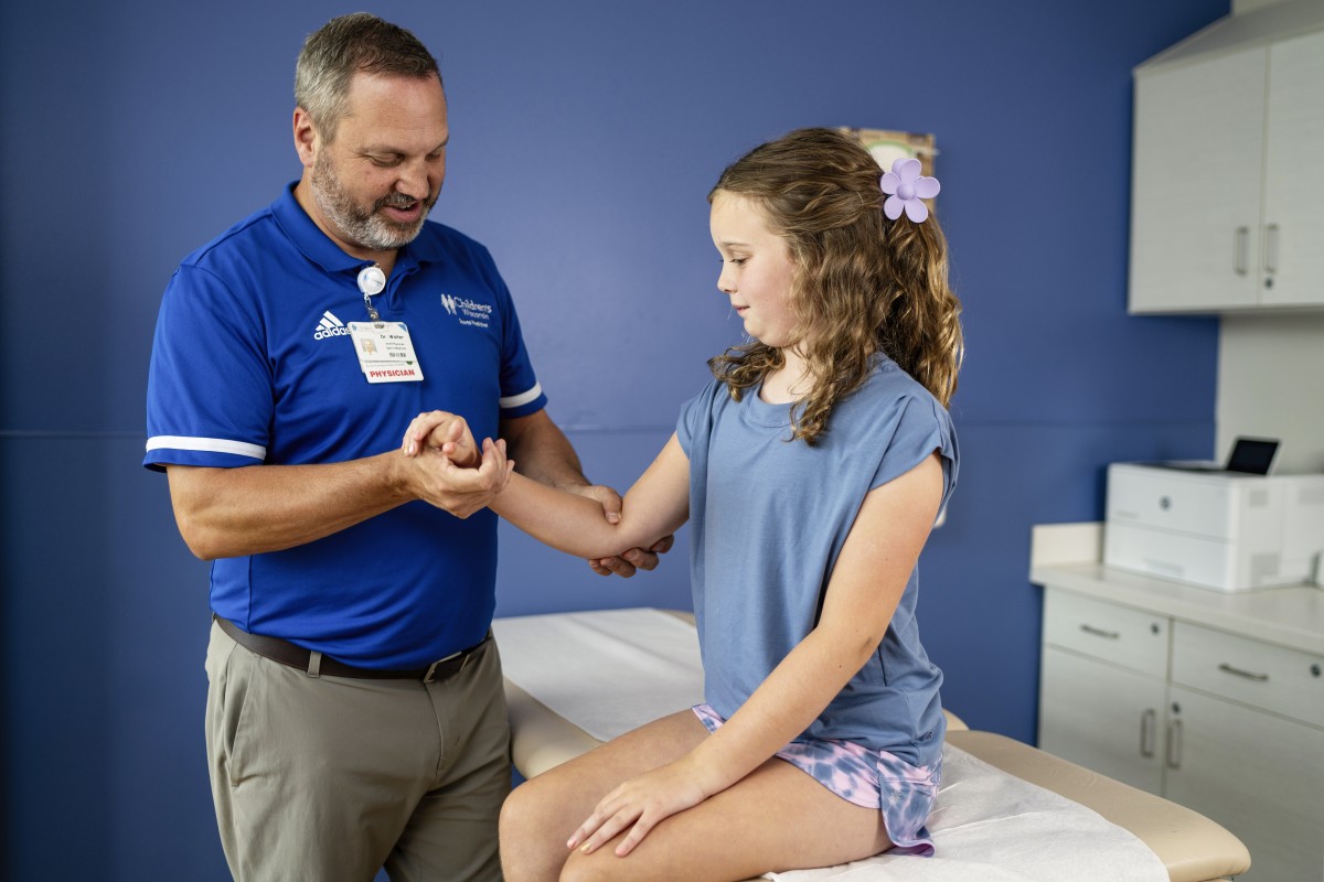 orthopedic exam with child